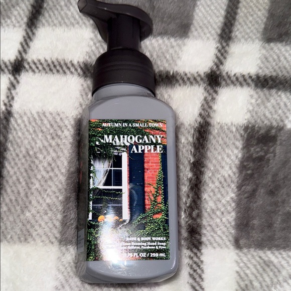 Bath & Body Works Mahogany Apple Foaming Hand Soap - Gray and Black - Picture 1 of 2